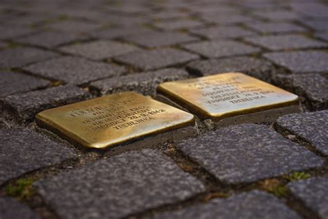 Kein Vergessen Warum Ihr Heute Stolpersteine Putzen Solltet Mit