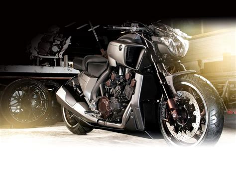 Yamaha pictures 2013 VMAX Hyper Modified Ludovic Lazareth review