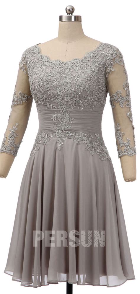 Robe Courte De Soirée Grise Appliquée Pour Mariage Avec Manche Trois