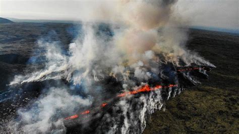 Volcano Erupts In Iceland After Weeks Of Earthquakes Cnn