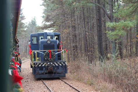 Notes from a Mom in Chapel Hill (A Guide): New Hope Valley Railway Santa Train