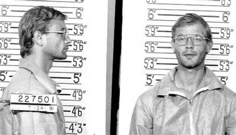 Dos óculos à urna há vários artigos de Jeffrey Dahmer à venda na internet