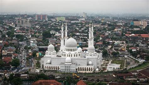 7 Fakta Menarik Masjid Raya Sheikh Zayed Solo Nomor 5 Bersebelahan