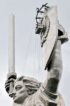 Fotogallery Kiev Via Lo Stemma Sovietico Dalla Statua Della Madre Patria