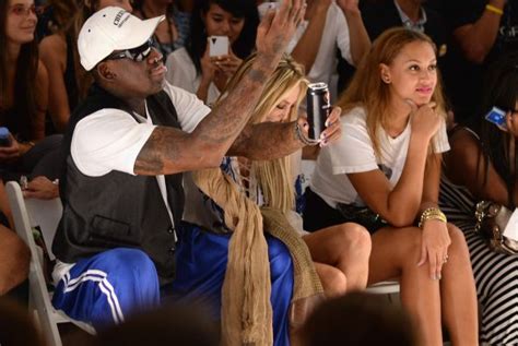 Dennis Rodman comienza los festejos de su cumpleaños con bailes