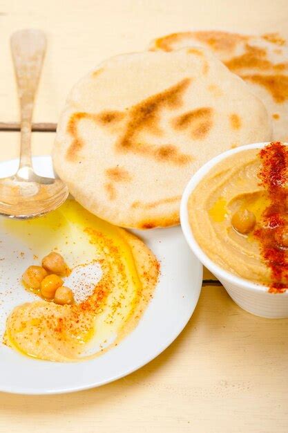 Premium Photo Hummus With Pita Bread