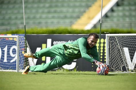 Em reformulação Guarani acerta rescisão Giovanni e libera goleiro