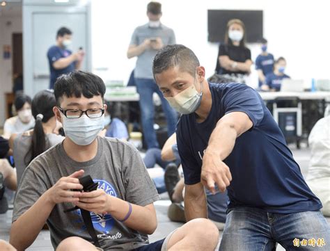 入選《時代》次世代百大人物 吳怡農：讓國際看到台灣人的決心 政治 自由時報電子報