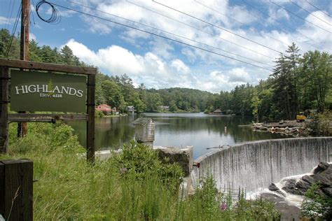 Chasing Waterfalls in Highlands, NC – Luxury Travel Hackers