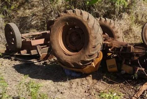 Adolescente de 15 anos morre após trator capotar na zona rural