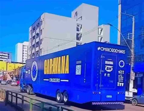 Carreta Do Cruzeiro Quebra E Complica Tr Nsito Em Bh Na Manh Desta