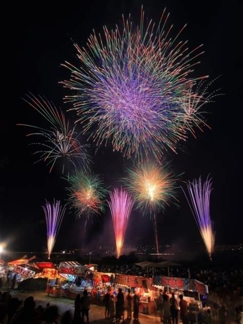 山梨県のおすすめの花火大会【2021年版】 打ち上げ数、開催日、人出など情報満載｜まっぷるトラベルガイド