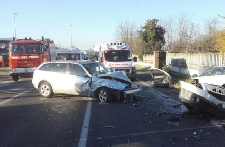 Castellamonte Torre Grave Incidente Stradale Tre Feriti Foto