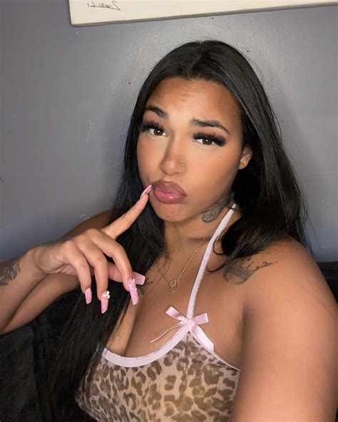 Rechelle Marie (@rechellemariexxhoney) • Instagram photos and videos