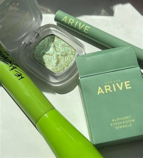 🍀 🌱 green makeup tools 🌿 🍃 | Зеленая помада, Зеленый, Косметика