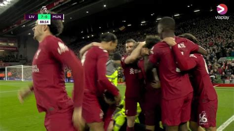 Kuriozalne sceny po golu dla Liverpoolu Co zrobił ten kibic WP