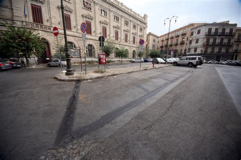 Piazza Borsa Caos Sul Divieto Di Sosta Di Palermo Repubblica It