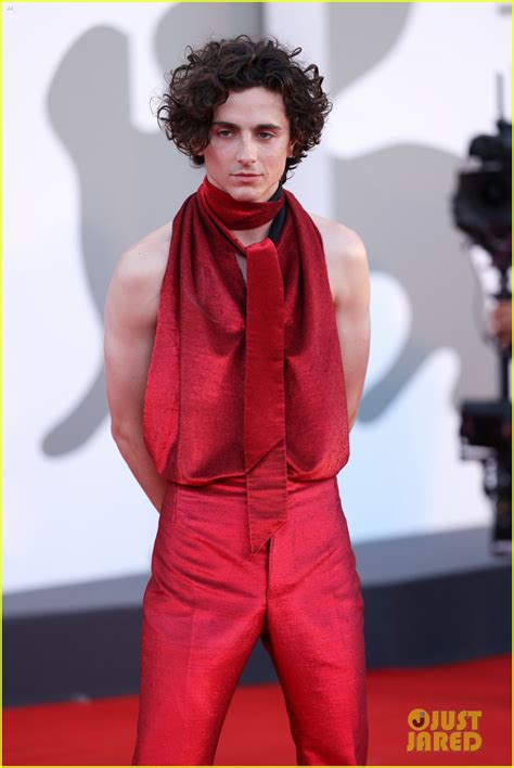 Photo: timothee chalamet taylor russell bones and all venice premiere ...