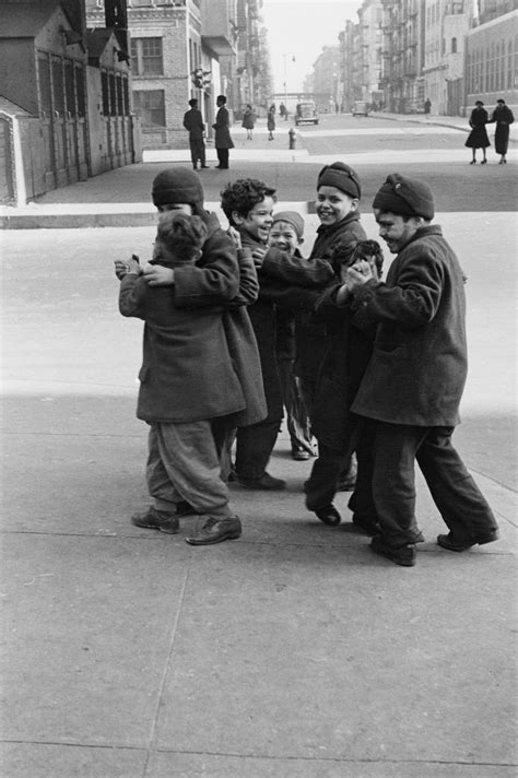 New York Ca 1942 Helen Levitt Helen Levitt Photo Famous