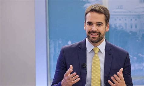 Eduardo Leite Anuncia R Milh Es Em Projeto De Habita O Para