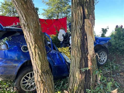 Miertelny Wypadek Ko O Ole Nicy Samoch D Uderzy W Drzewo Kierowca I