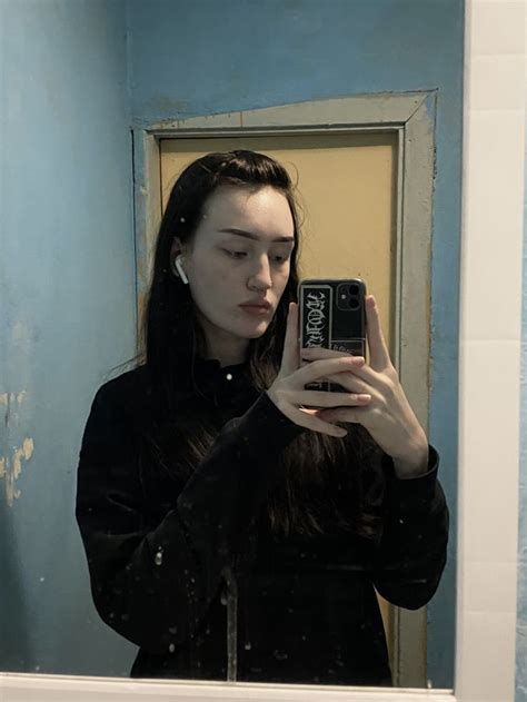 в зеркале | Mirror selfie, Selfie, Scenes