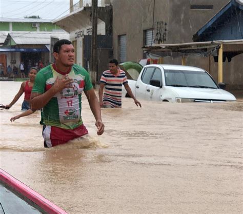 Morador Que Ajudou Fam Lias Atingidas Por Cheia Em Cidade Isolada No Ac