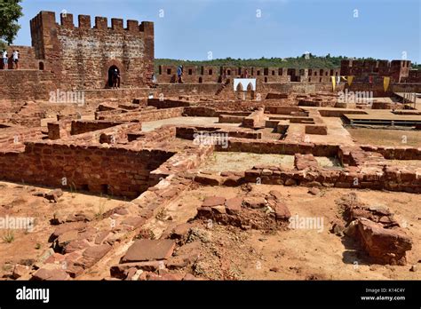 Silves castle algarve hi-res stock photography and images - Alamy