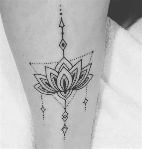 fine line tattoo unalome