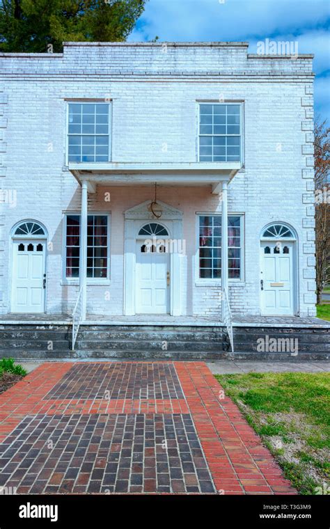 Elizabethtontennesseeusa April 2 2019 An Old Unoccupied Old