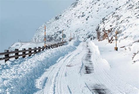 J Cai Neve Na Serra Da Estrela E Vai Continuar A Nevar E H Imagens