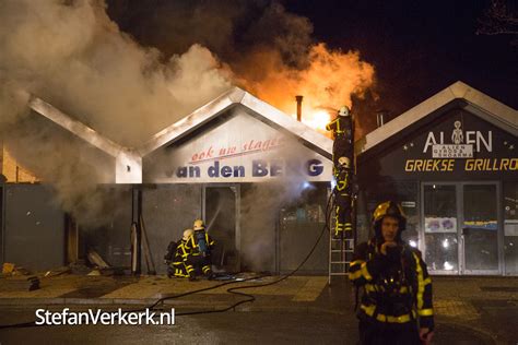 Grote Uitslaande Brand In Winkelcentrum Wezep Foto S Stefan Verkerk