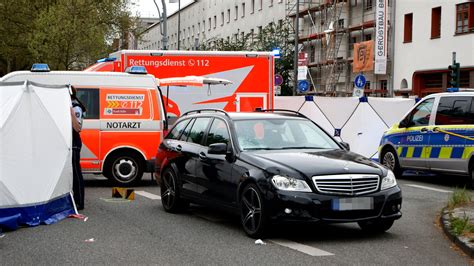 Nonstopnews Mercedesfahrer Erfasst Joggerin Frau Erleidet T Dliche