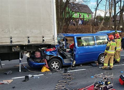 Wypadek w Mikołowie na DK 44 Samochód wbił się w TIR a Lądował LPR