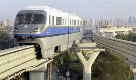 Monorail De Dubai Le Train à Destination De Palm Jumeirah