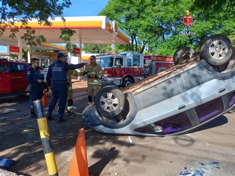 Após colisão outro carro veículo capota e deixa um ferido no DF