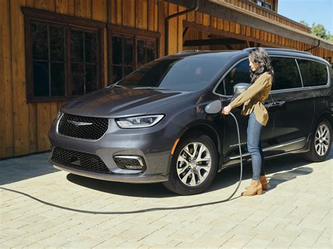 2022 Chrysler Pacifica Hybrid Review Medford Ma Grava Cdjr