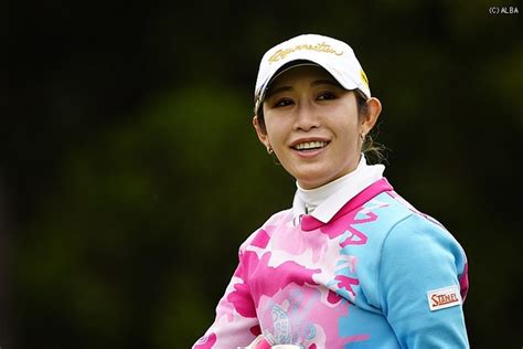 ＜速報＞金田久美子が単独首位で折り返し 1打差に新垣比菜ら3人 2021年5月6日掲載 ライブドアニュース