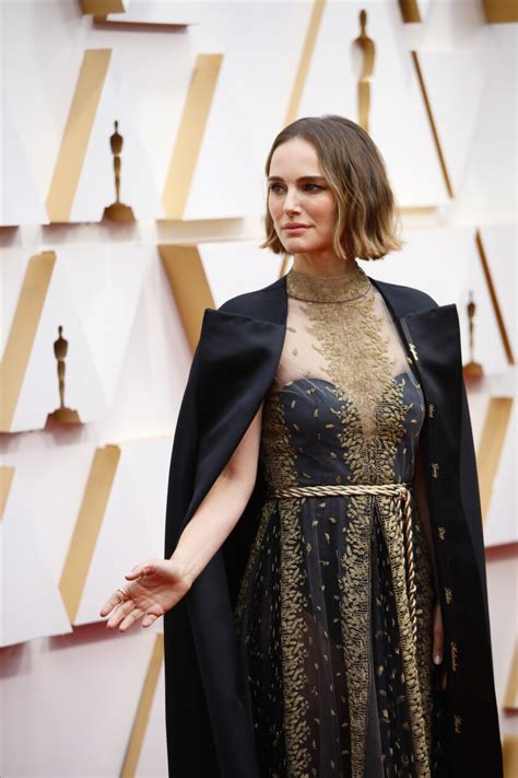 Oscars 2020: Natalie Portman salutes female directors with cape - Los ...