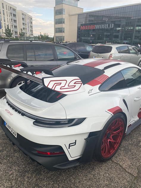 [Porsche 911 992 GT3 RS] What a car : r/spotted