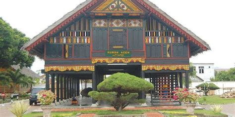 Detail Rumah Adat Dan Pakaian Adat Aceh Koleksi Nomer 12