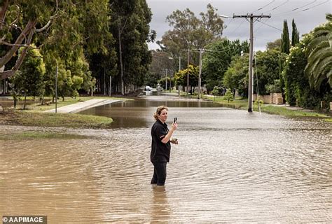 Sydney Brisbane Melbourne Weather Worst Floods In Decades Batter