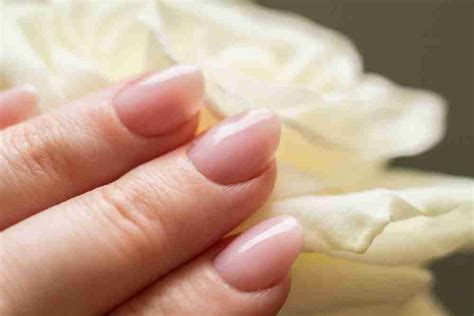 6 Practical Tips For Naturally Beautiful Nails