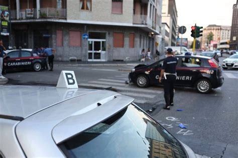 Milano Scontro Tra Pattuglia Dei Carabinieri E Un Auto Sei Feriti