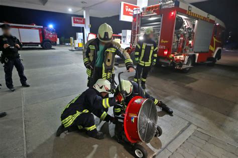 Brand In Tankstelle Feuerwehreinsatz In Hohenstein Ernstthal TAG24