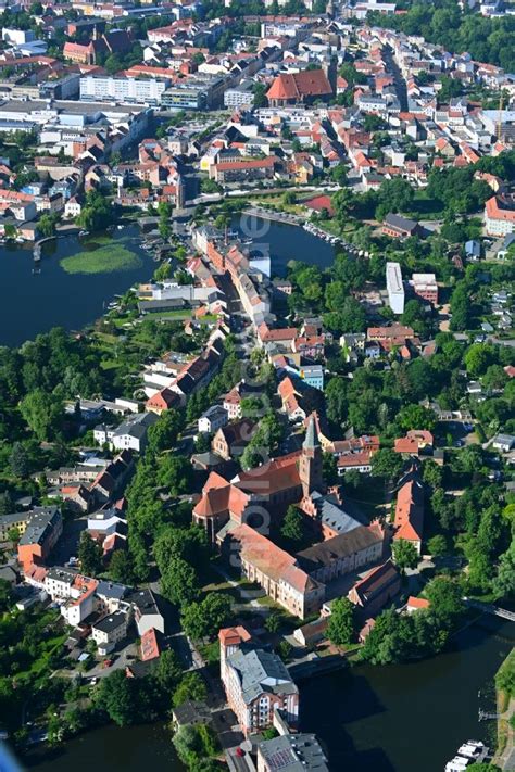 Brandenburg An Der Havel Von Oben Kirchengeb Ude Dom In Brandenburg