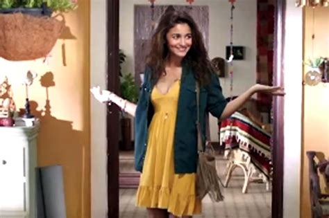 Dear Zindagi 10 Outfits Of Alia Bhatt Youd Want To Steal From The Film News18