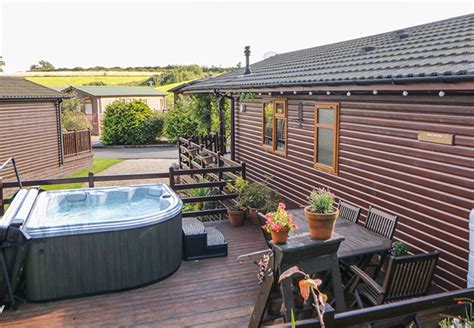 Best Log Cabins With Hot Tubs In Yorkshire This