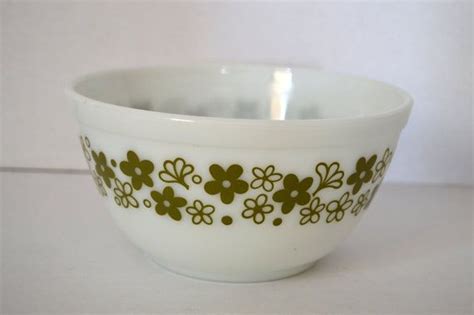 Pyrex Spring Blossom Crazy Daisy Mixing Bowl 402 Etsy Canada Pyrex