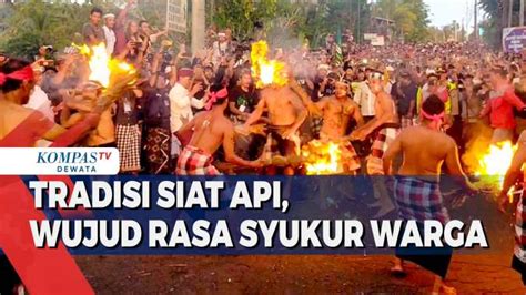 Tradisi Siat Api Wujud Rasa Syukur Warga